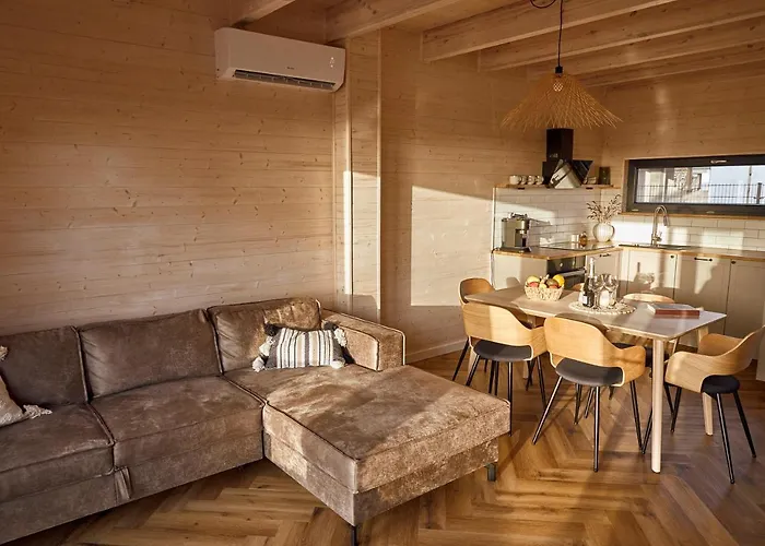 بيت للعطل Wood House تشوستش